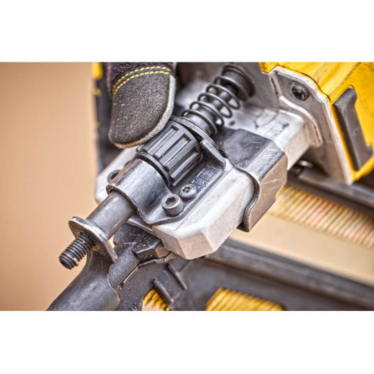 Купити Пістолет цвяхозабивний акумуляторний безщітковий DeWALT DCN930P2. Офіційний магазин Toolmaster Україна. Фірмовий інструмент та обладнання, офіційна гарантія