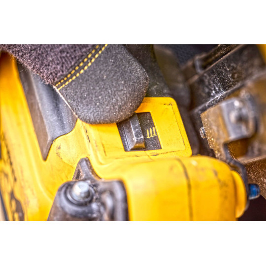 Купити Пістолет цвяхозабивний акумуляторний безщітковий DeWALT DCN930P2. Офіційний магазин Toolmaster Україна. Фірмовий інструмент та обладнання, офіційна гарантія