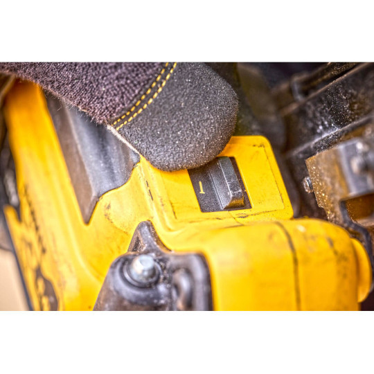 Купити Пістолет цвяхозабивний акумуляторний безщітковий DeWALT DCN930P2. Офіційний магазин Toolmaster Україна. Фірмовий інструмент та обладнання, офіційна гарантія