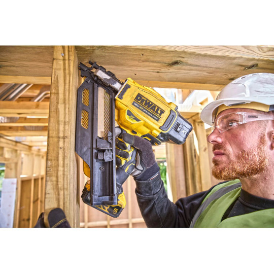 Купити Пістолет цвяхозабивний акумуляторний безщітковий DeWALT DCN930P2. Офіційний магазин Toolmaster Україна. Фірмовий інструмент та обладнання, офіційна гарантія