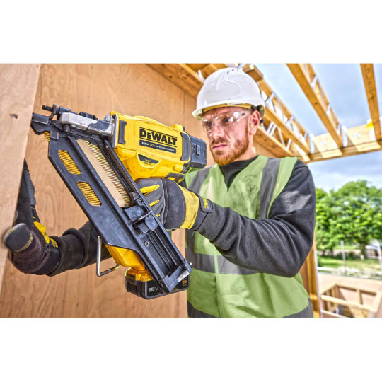Купити Пістолет цвяхозабивний акумуляторний безщітковий DeWALT DCN930P2. Офіційний магазин Toolmaster Україна. Фірмовий інструмент та обладнання, офіційна гарантія