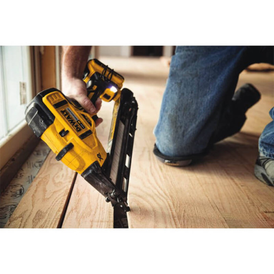 Купити Пістолет цвяхозабивний акумуляторний безщітковий DeWALT DCN650N. Офіційний магазин Toolmaster Україна. Фірмовий інструмент та обладнання, офіційна гарантія