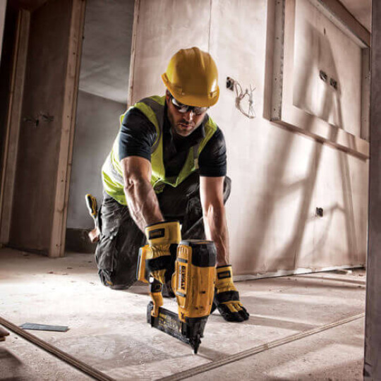 Купити Пістолет цвяхозабивний акумуляторний безщітковий DeWALT DCN680N. Офіційний магазин Toolmaster Україна. Фірмовий інструмент та обладнання, офіційна гарантія