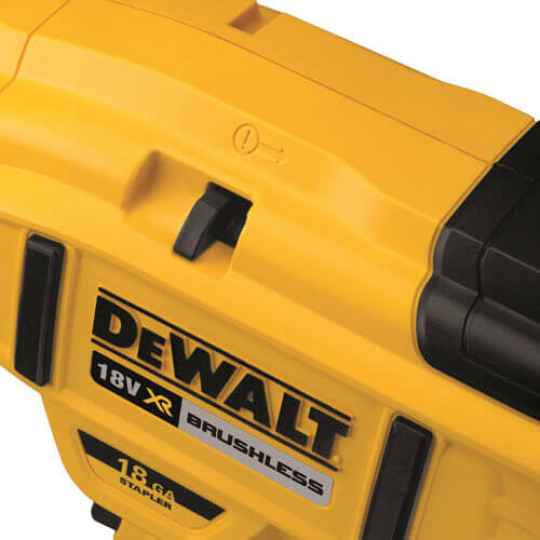 Купити Степлер скобозабивний акумуляторний безщітковий DeWALT DCN681N. Офіційний магазин Toolmaster Україна. Фірмовий інструмент та обладнання, офіційна гарантія