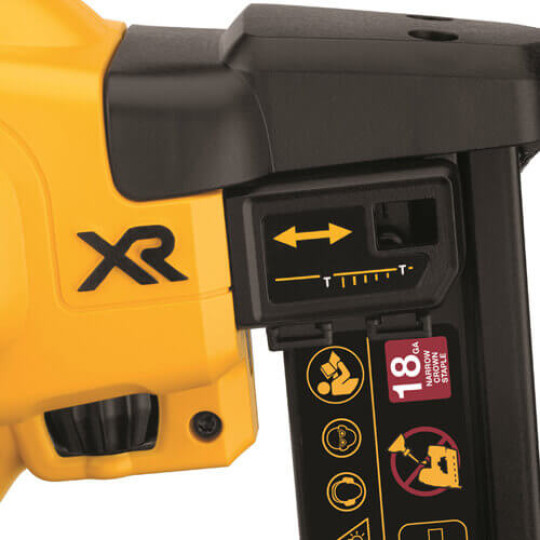 Купити Степлер скобозабивний акумуляторний безщітковий DeWALT DCN681N. Офіційний магазин Toolmaster Україна. Фірмовий інструмент та обладнання, офіційна гарантія