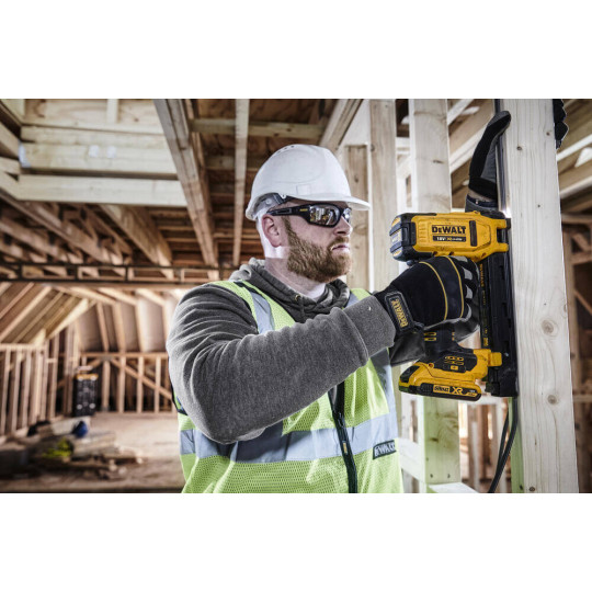Купити Степлер скобозабивний акумуляторний DeWALT DCN701D2. Офіційний магазин Toolmaster Україна. Фірмовий інструмент та обладнання, офіційна гарантія