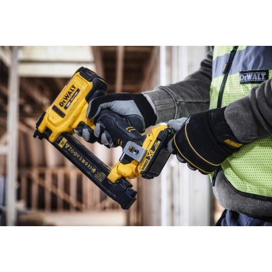 Купити Степлер скобозабивний акумуляторний DeWALT DCN701D2. Офіційний магазин Toolmaster Україна. Фірмовий інструмент та обладнання, офіційна гарантія