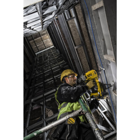 Купити Пістолет цвяхозабивний по бетону акумуляторний безщітковий DeWALT DCN890N. Офіційний магазин Toolmaster Україна. Фірмовий інструмент та обладнання, офіційна гарантія