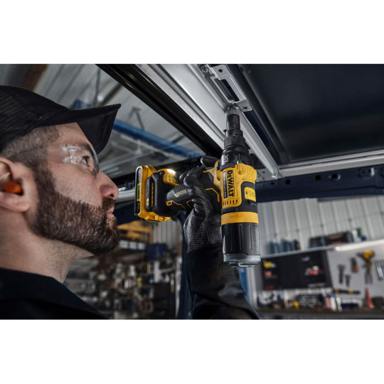 Купити Заклепочник акумуляторний безщітковий DeWALT DCF403NT. Офіційний магазин Toolmaster Україна. Фірмовий інструмент та обладнання, офіційна гарантія