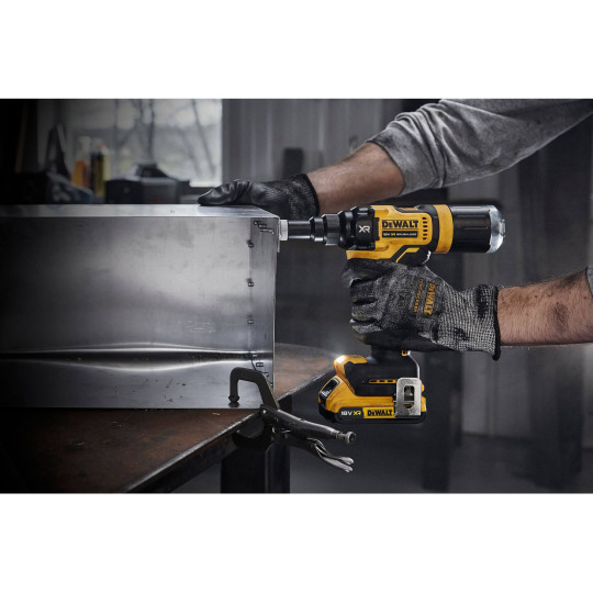 Купити Заклепочник акумуляторний безщітковий DeWALT DCF403NT. Офіційний магазин Toolmaster Україна. Фірмовий інструмент та обладнання, офіційна гарантія