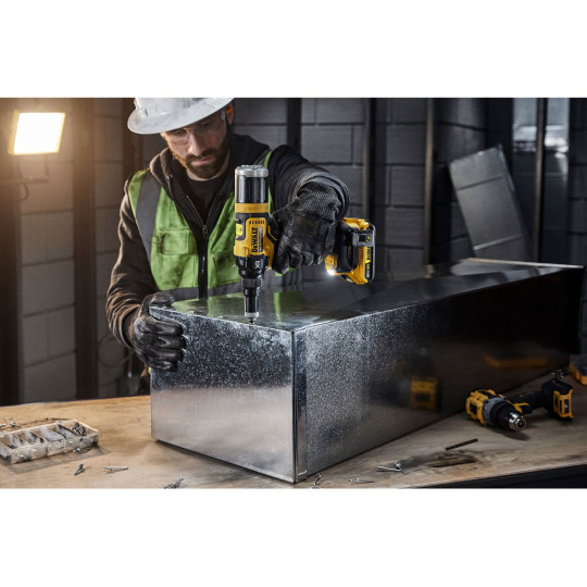 Купити Заклепочник акумуляторний безщітковий DeWALT DCF403NT. Офіційний магазин Toolmaster Україна. Фірмовий інструмент та обладнання, офіційна гарантія