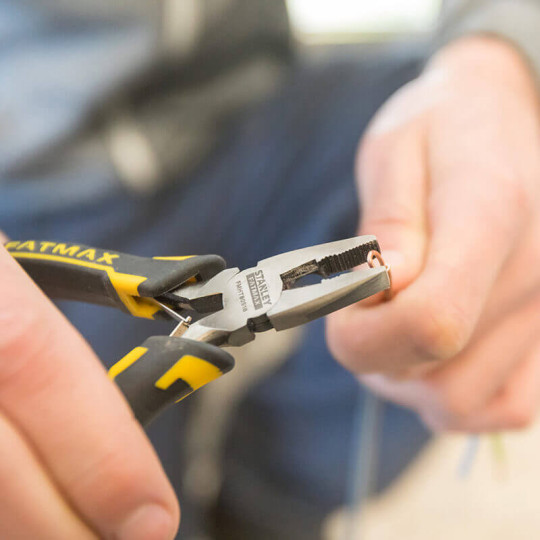 Купити Міні плоскогубці FatMax® комбіновані довжиною 120 мм STANLEY FMHT0-80516. Офіційний магазин Toolmaster Україна. Фірмовий інструмент та обладнання, офіційна гарантія