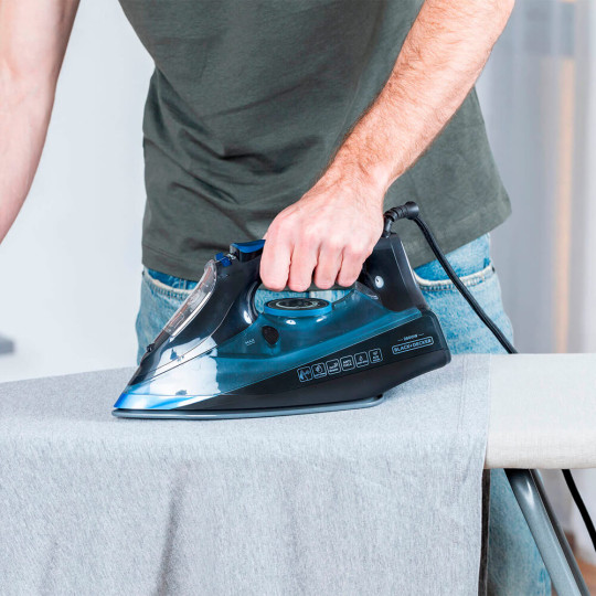 Купити Праска BLACK+DECKER BXIR2606E. Офіційний магазин Toolmaster Україна. Фірмовий інструмент та обладнання, офіційна гарантія