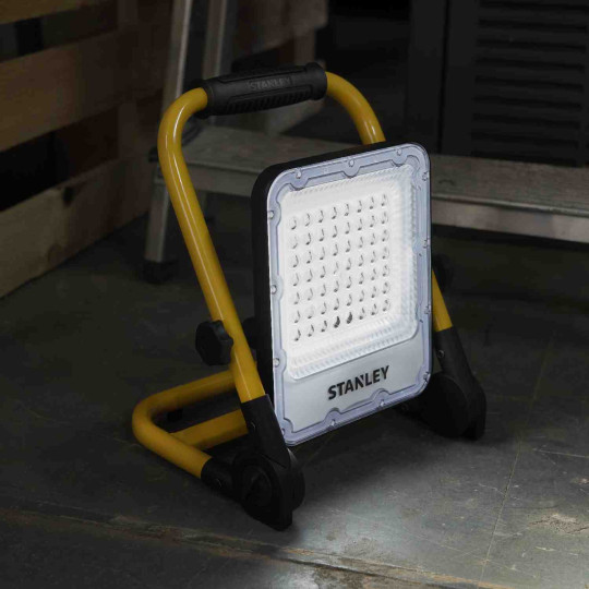 Купити Прожектор світлодіодний STANLEY SXLS37177E. Офіційний магазин Toolmaster Україна. Фірмовий інструмент та обладнання, офіційна гарантія