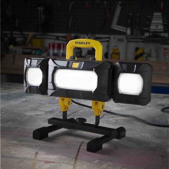 Купити Прожектор світлодіодний STANLEY SXLS37180E. Офіційний магазин Toolmaster Україна. Фірмовий інструмент та обладнання, офіційна гарантія