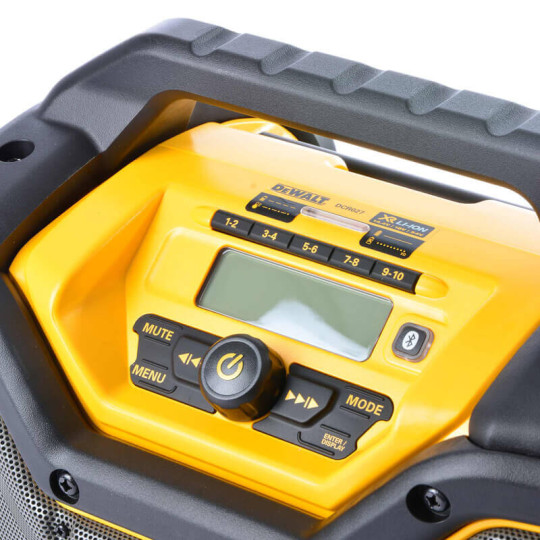Купити Зарядний пристрій-радіоприймач DeWALT DCR027. Офіційний магазин Toolmaster Україна. Фірмовий інструмент та обладнання, офіційна гарантія