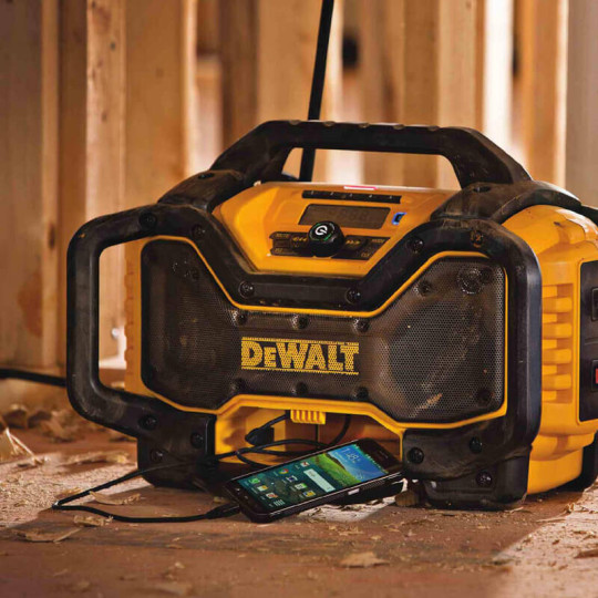 Купити Зарядний пристрій-радіоприймач DeWALT DCR027. Офіційний магазин Toolmaster Україна. Фірмовий інструмент та обладнання, офіційна гарантія