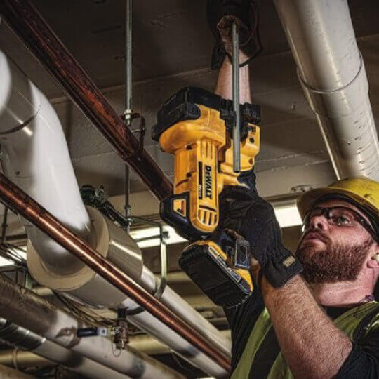 Купити Різак шпильок акумуляторний DeWALT DCS350N. Офіційний магазин Toolmaster Україна. Фірмовий інструмент та обладнання, офіційна гарантія