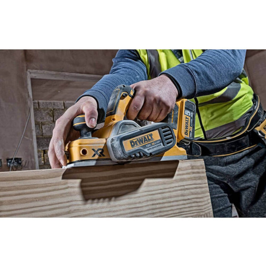 Купити Рубанок акумуляторний безщітковий DeWALT DCP580N. Офіційний магазин Toolmaster Україна. Фірмовий інструмент та обладнання, офіційна гарантія