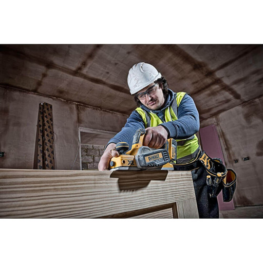 Купити Рубанок акумуляторний безщітковий DeWALT DCP580N. Офіційний магазин Toolmaster Україна. Фірмовий інструмент та обладнання, офіційна гарантія