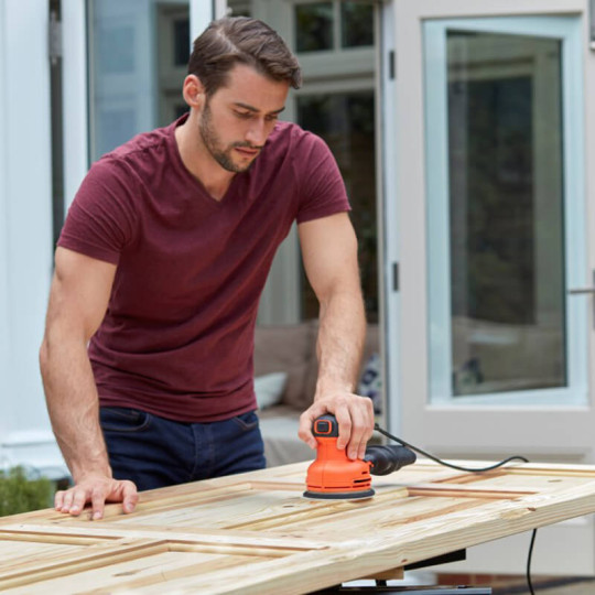 Купити Шліфмашина ексцентрикова мережева BLACK+DECKER BEW210. Офіційний магазин Toolmaster Україна. Фірмовий інструмент та обладнання, офіційна гарантія