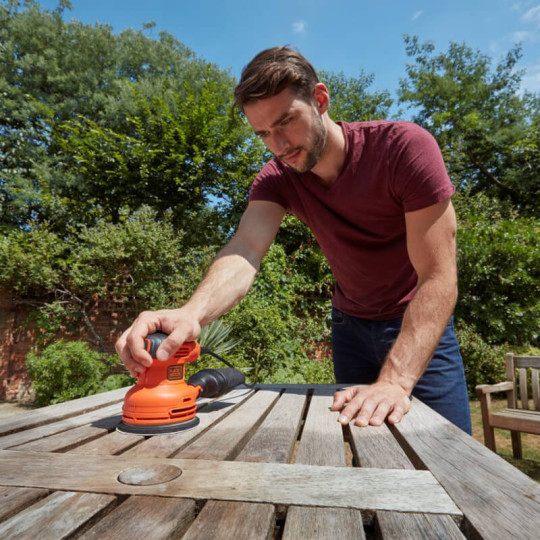 Купити Шліфмашина ексцентрикова мережева BLACK+DECKER BEW210. Офіційний магазин Toolmaster Україна. Фірмовий інструмент та обладнання, офіційна гарантія