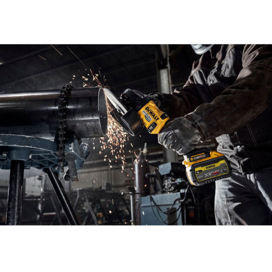 Купити Шлифмашина угловая - болгарка аккумуляторная бесщеточная DeWALT DCG440N. Официальный магазин Toolmaster Украина. Фирменный инструмент и оборудование, официальная гарантия