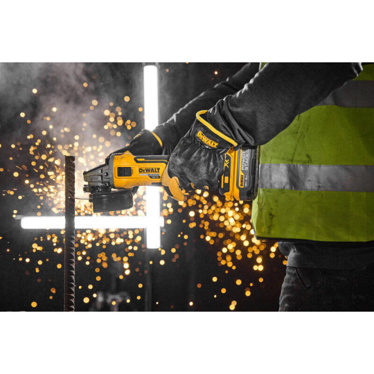 Купити Шліфмашина кутова - болгарка акумуляторна безщіткова DeWALT DCG405H2T. Офіційний магазин Toolmaster Україна. Фірмовий інструмент та обладнання, офіційна гарантія