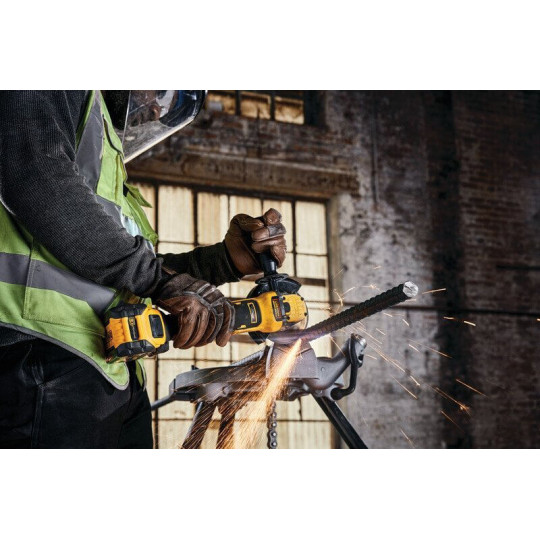 Купити Шлифмашина угловая - болгарка аккумуляторная бесщеточная DeWALT DCG409VSNT. Официальный магазин Toolmaster Украина. Фирменный инструмент и оборудование, официальная гарантия
