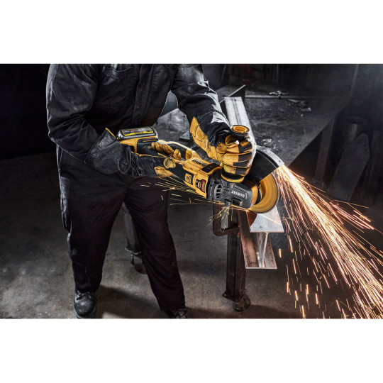 Купити Шлифмашина угловая - болгарка аккумуляторная бесщеточная DeWALT DCG460NK. Официальный магазин Toolmaster Украина. Фирменный инструмент и оборудование, официальная гарантия