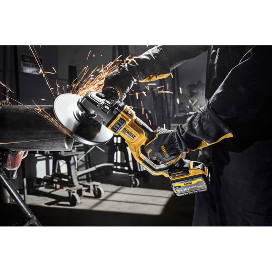 Купити Шліфмашина кутова - болгарка акумуляторна безщіткова DeWALT DCG460X2. Офіційний магазин Toolmaster Україна. Фірмовий інструмент та обладнання, офіційна гарантія