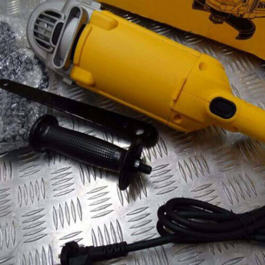 Купити Шліфмашина кутова - болгарка мережева DeWALT DWE494. Офіційний магазин Toolmaster Україна. Фірмовий інструмент та обладнання, офіційна гарантія