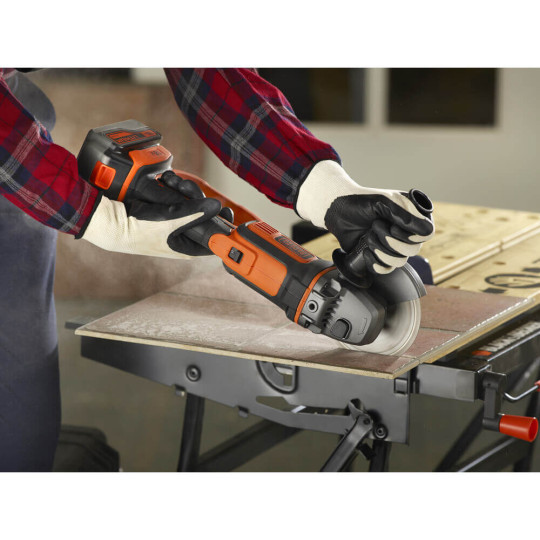 Купити Шліфмашина кутова - болгарка акумуляторна BLACK+DECKER BCG720M1. Офіційний магазин Toolmaster Україна. Фірмовий інструмент та обладнання, офіційна гарантія