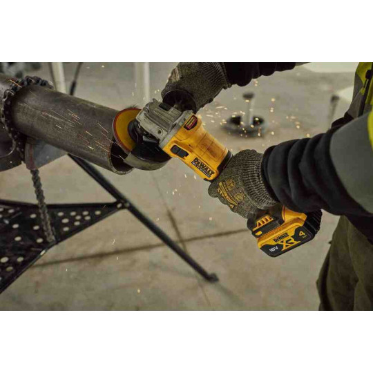 Купити Шліфмашина кутова - болгарка акумуляторна безщіткова DeWALT DCG407M2T. Офіційний магазин Toolmaster Україна. Фірмовий інструмент та обладнання, офіційна гарантія
