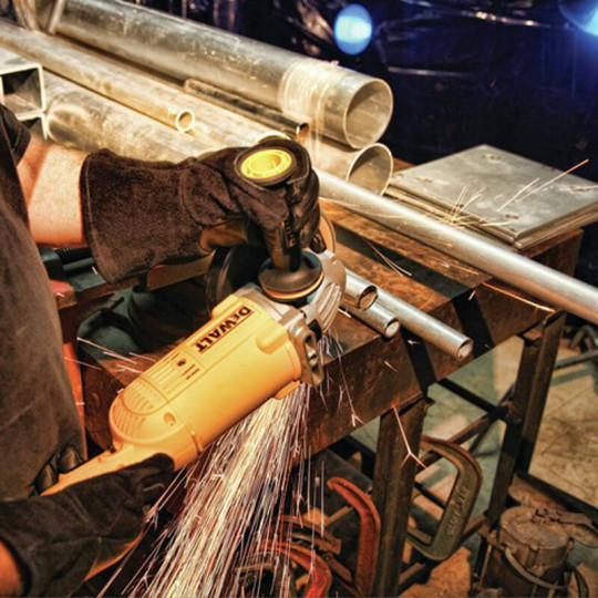 Купити Шліфмашина кутова - болгарка мережева DeWALT DWE496. Офіційний магазин Toolmaster Україна. Фірмовий інструмент та обладнання, офіційна гарантія