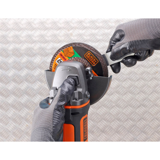 Купити Шліфмашина кутова - болгарка акумуляторна BLACK+DECKER BCG720N. Офіційний магазин Toolmaster Україна. Фірмовий інструмент та обладнання, офіційна гарантія