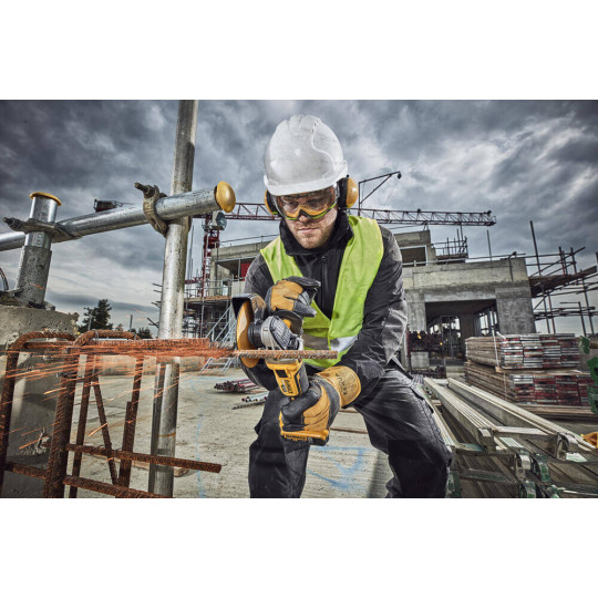 Купити Шлифмашина угловая - болгарка аккумуляторная бесщеточная DeWALT DCG405P3. Официальный магазин Toolmaster Украина. Фирменный инструмент и оборудование, официальная гарантия