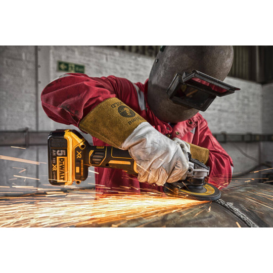 Купити Шлифмашина угловая - болгарка аккумуляторная бесщеточная DeWALT DCG405P3. Официальный магазин Toolmaster Украина. Фирменный инструмент и оборудование, официальная гарантия