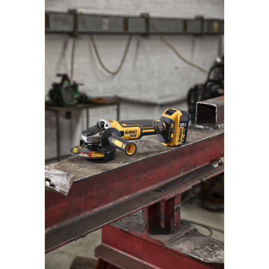 Купити Шлифмашина угловая - болгарка аккумуляторная бесщеточная DeWALT DCG405P3. Официальный магазин Toolmaster Украина. Фирменный инструмент и оборудование, официальная гарантия