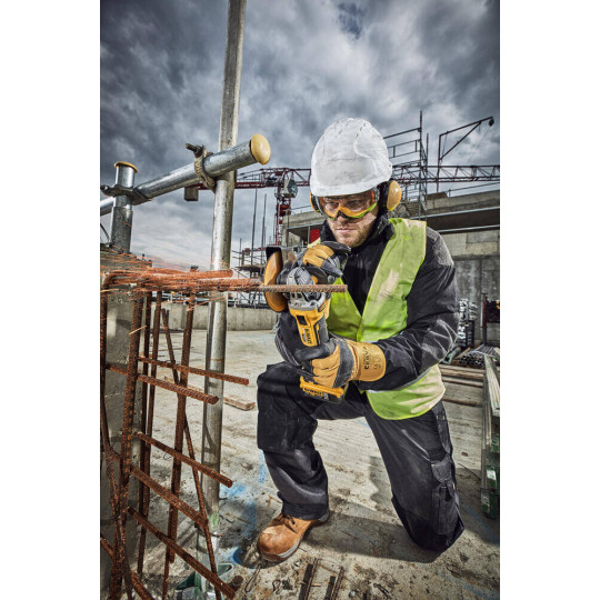 Купити Шлифмашина угловая - болгарка аккумуляторная бесщеточная DeWALT DCG405P3. Официальный магазин Toolmaster Украина. Фирменный инструмент и оборудование, официальная гарантия