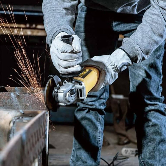 Купити Шліфмашина кутова - болгарка мережева DeWALT DWE4117. Офіційний магазин Toolmaster Україна. Фірмовий інструмент та обладнання, офіційна гарантія