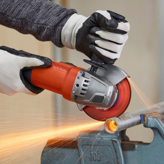 Купити Шліфмашина кутова - болгарка мережева BLACK+DECKER BEG120. Офіційний магазин Toolmaster Україна. Фірмовий інструмент та обладнання, офіційна гарантія