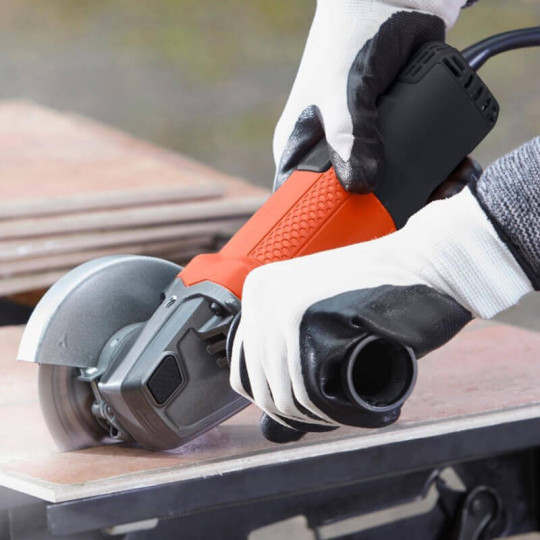 Купити Шліфмашина кутова - болгарка мережева BLACK+DECKER BEG120. Офіційний магазин Toolmaster Україна. Фірмовий інструмент та обладнання, офіційна гарантія