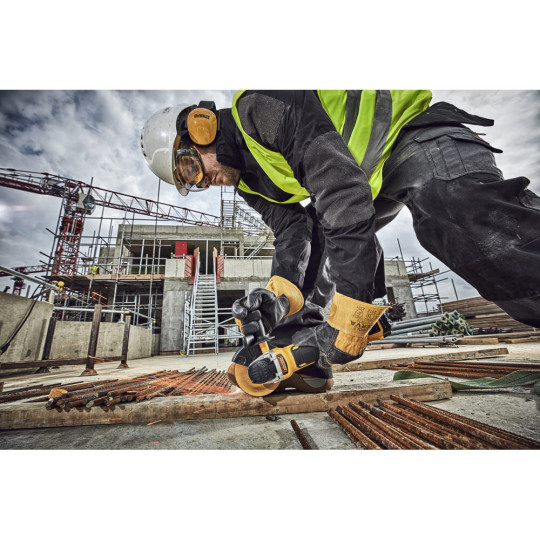 Купити Шлифмашина угловая - болгарка аккумуляторная бесщеточная DeWALT DCG406N. Официальный магазин Toolmaster Украина. Фирменный инструмент и оборудование, официальная гарантия