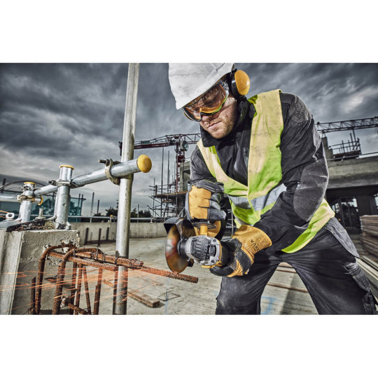 Купити Шлифмашина угловая - болгарка аккумуляторная бесщеточная DeWALT DCG406N. Официальный магазин Toolmaster Украина. Фирменный инструмент и оборудование, официальная гарантия