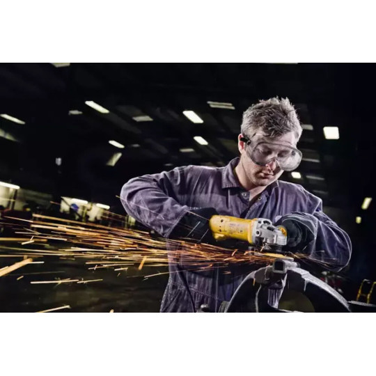 Купити Шліфмашина кутова - болгарка мережева DeWALT DWE4217. Офіційний магазин Toolmaster Україна. Фірмовий інструмент та обладнання, офіційна гарантія