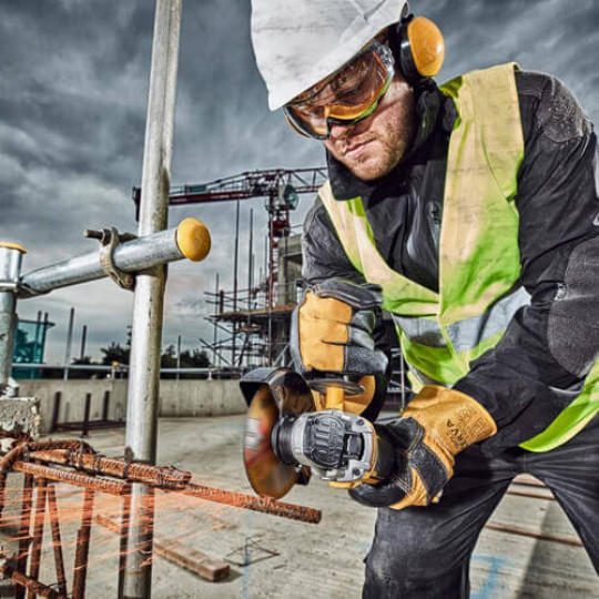Купити Шлифмашина угловая - болгарка аккумуляторная бесщеточная DeWALT DCG406NT. Официальный магазин Toolmaster Украина. Фирменный инструмент и оборудование, официальная гарантия