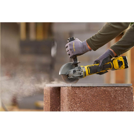 Купити Шліфмашина кутова акумуляторна безщіткова STANLEY FATMAX SFMCG700B. Офіційний магазин Toolmaster Україна. Фірмовий інструмент та обладнання, офіційна гарантія