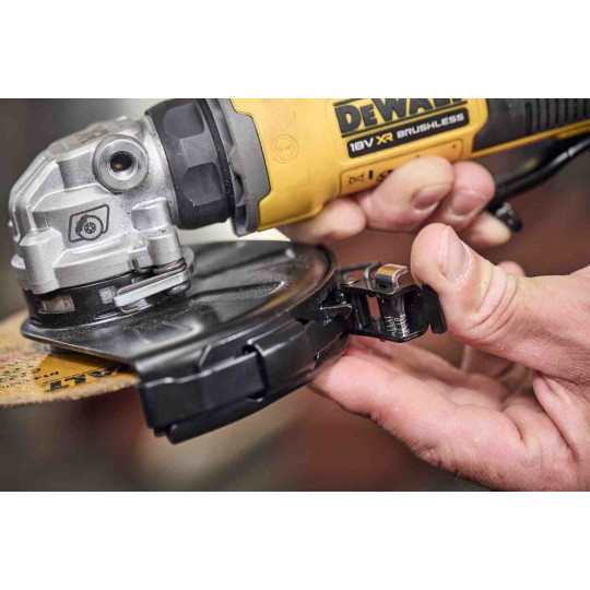 Купити Шлифмашина угловая - болгарка аккумуляторная бесщеточная DeWALT DCG404S2T. Официальный магазин Toolmaster Украина. Фирменный инструмент и оборудование, официальная гарантия