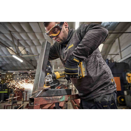Купити Шлифмашина угловая - болгарка аккумуляторная бесщеточная DeWALT DCG404S2T. Официальный магазин Toolmaster Украина. Фирменный инструмент и оборудование, официальная гарантия